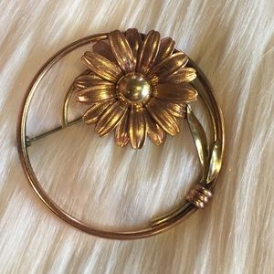 VINTAGE TAYLOR CIRCLE FLOWER BROOCH‎